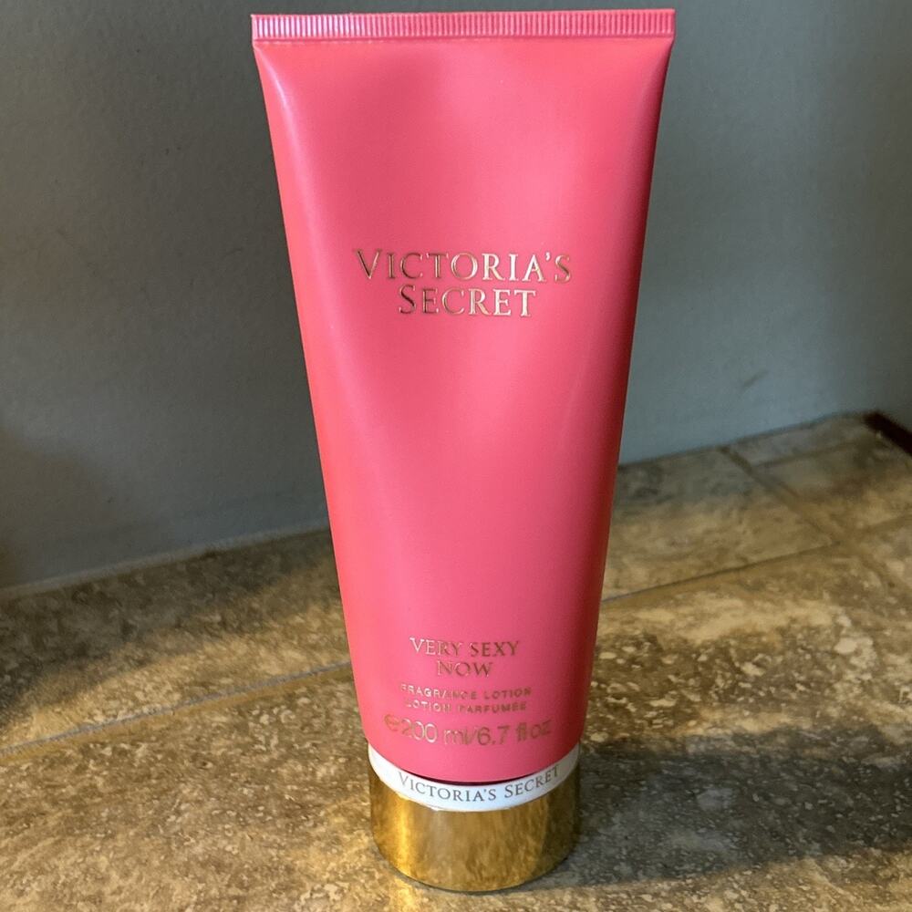 Victorias Secret VERY SEXY NOW Fragrance Body Lotion 6.7 oz NEW
